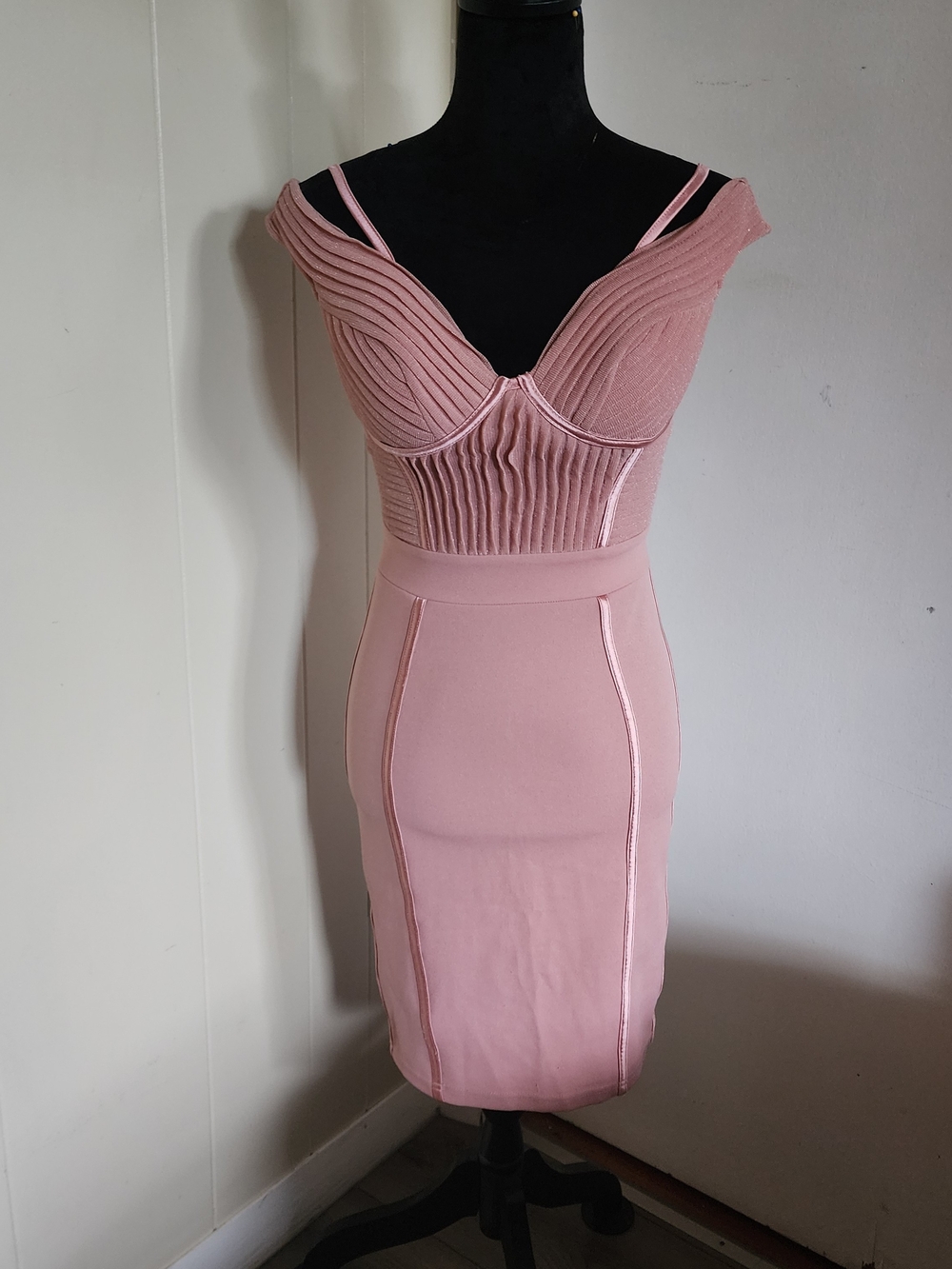 Entry Dusty Pink Ribbed Bust Bodycon Midi Dress